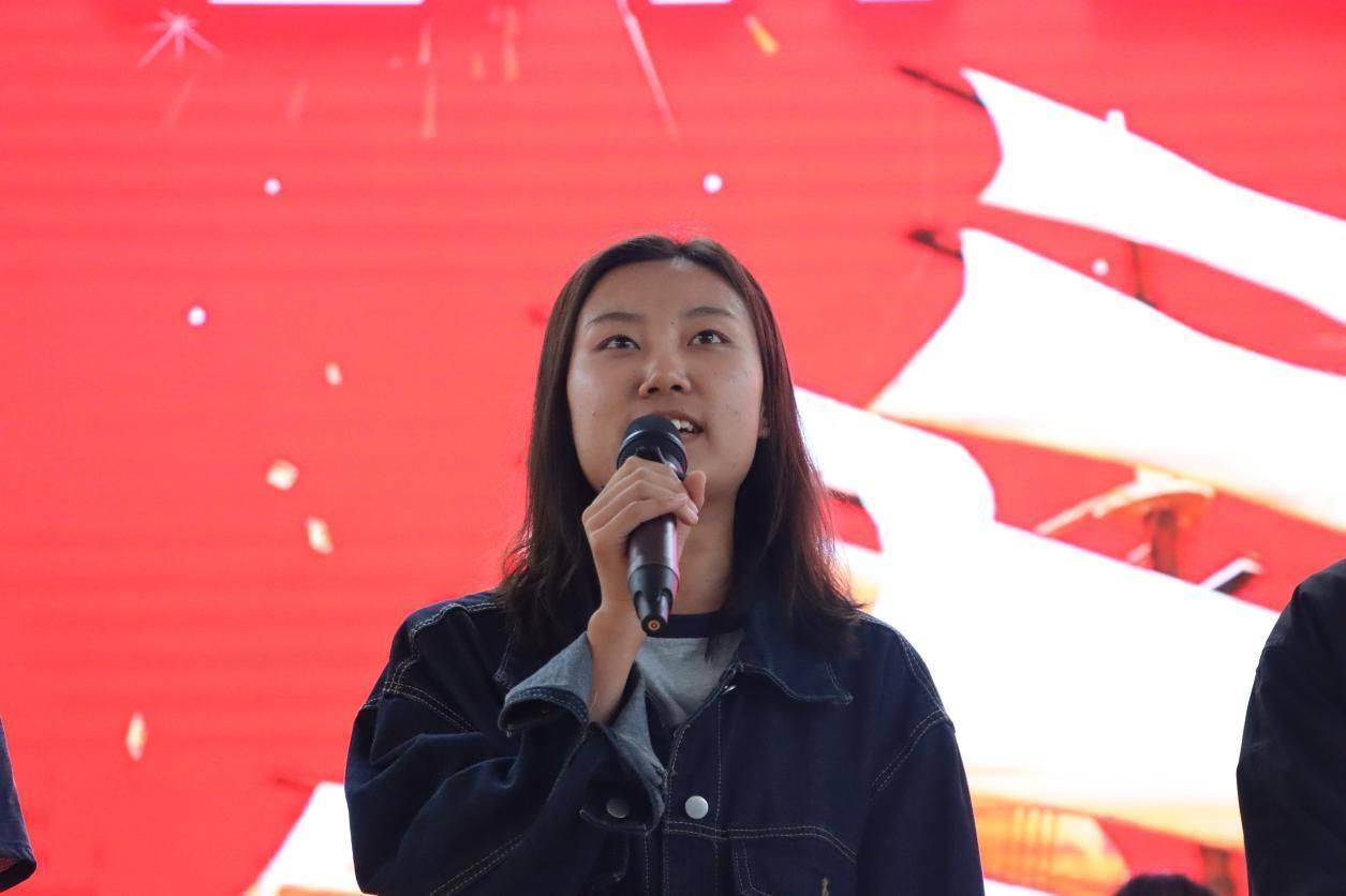 心怀感恩,立志成才丨文山长水实验中学邀请狂龙老师作励志演讲_激情