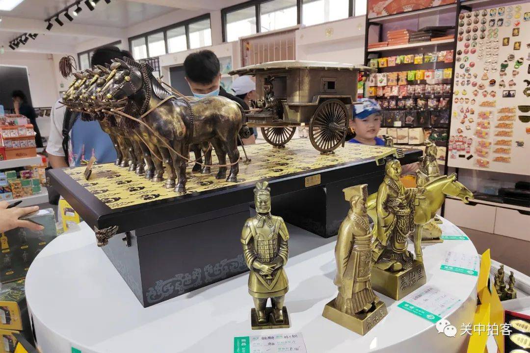 秦始皇帝陵博物院：走进文创产品店，把“兵马俑”带回家