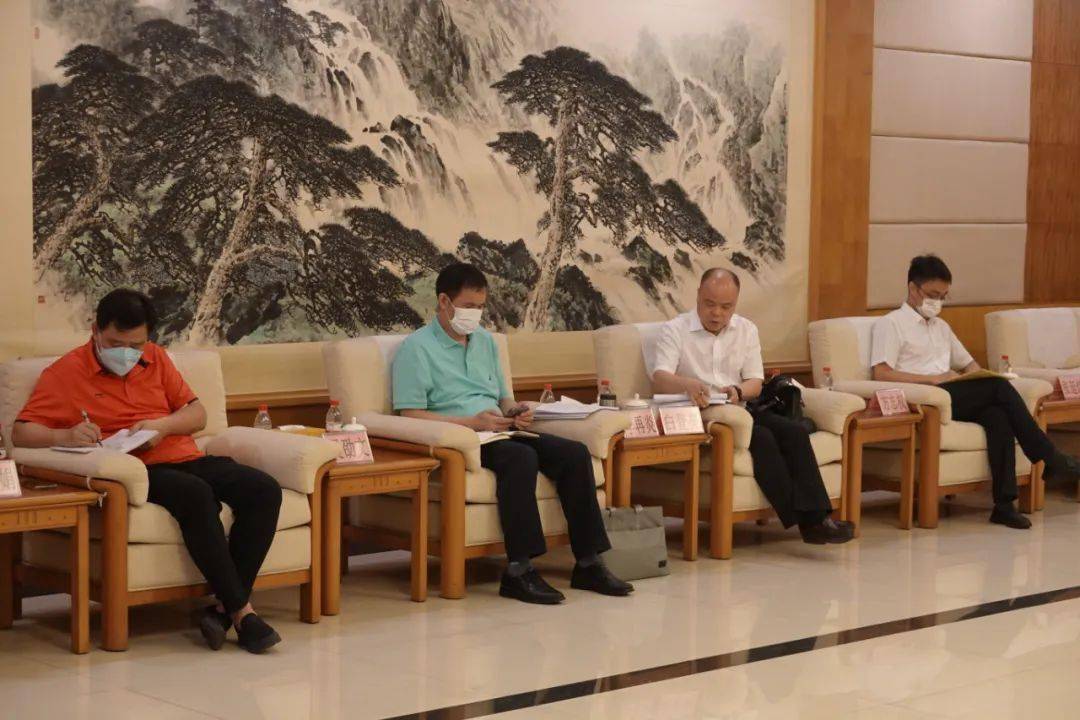 以及东莞市文化广电旅游体育局副局长吴劭文,虎门镇党委副书记方志权