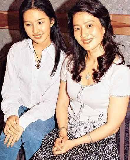 退出国籍去美国生活,女儿成名后她回国却无人识_刘晓莉_知名度_舞蹈