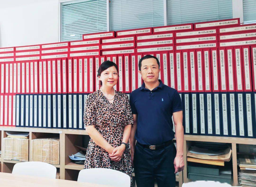 中国书店出版社社长张东晓与中国书画杂志社社长康守永秋分,草木遍