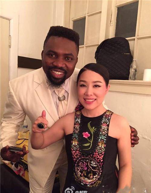 一路走来郝歌的歌手之路可以说是顺风顺水,不仅如此,还娶了一个中国小