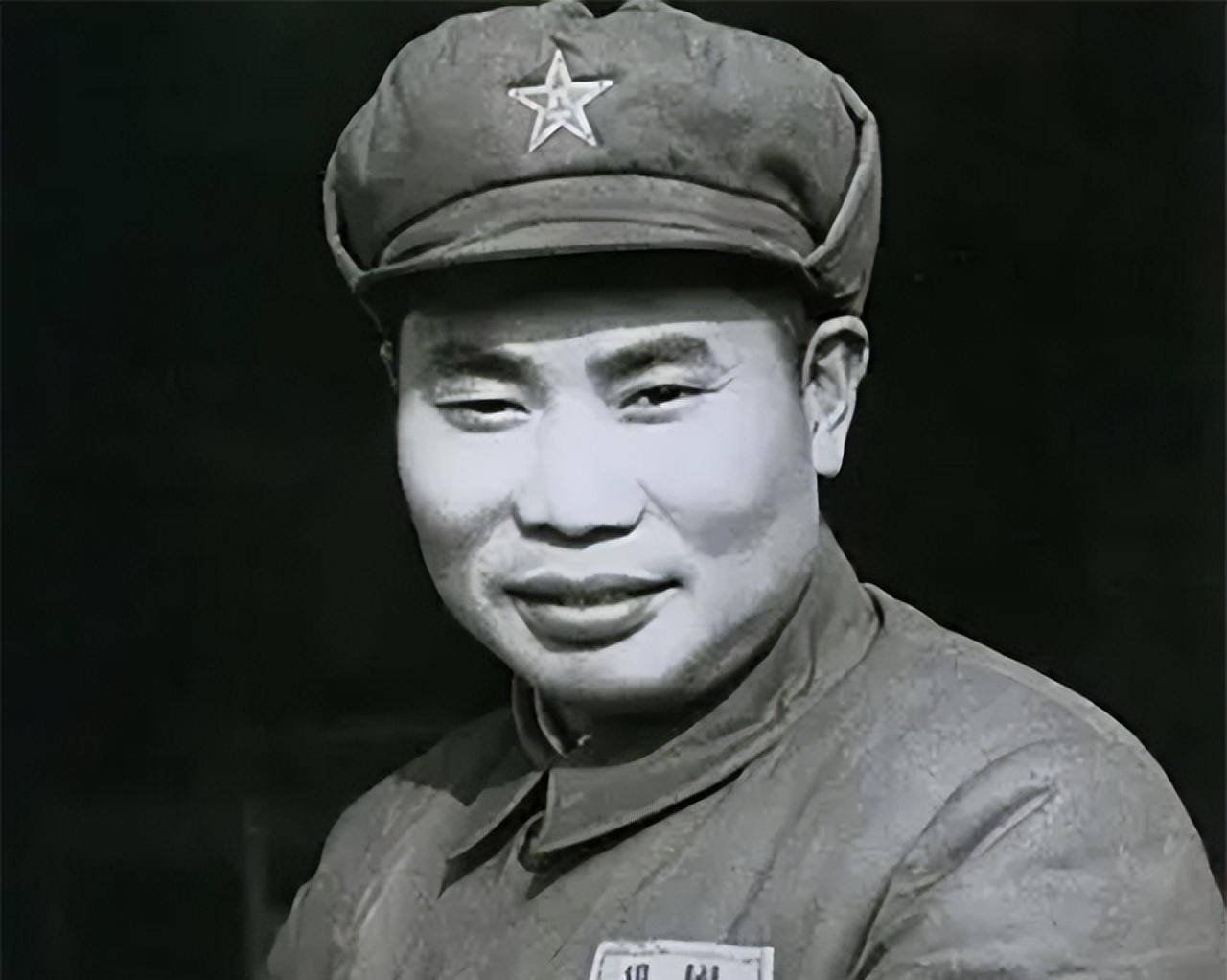 2003年黄永胜的妻子项辉方离世,挽联挂满半个墙壁,与丈夫合葬_小项