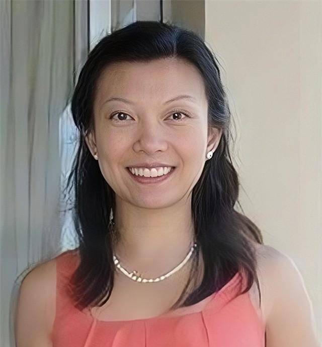 她的父亲受到的影响则更大,原本任职于黑龙江省公安厅副厅长的高德林