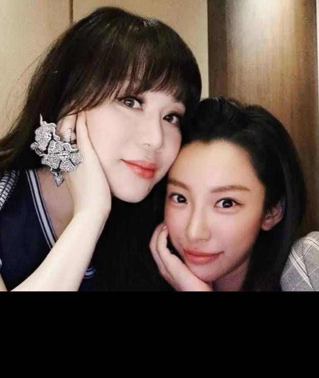 他与演员周海梅和香港妹妹祁美云相继结婚,这对男人很有吸引力,但追求