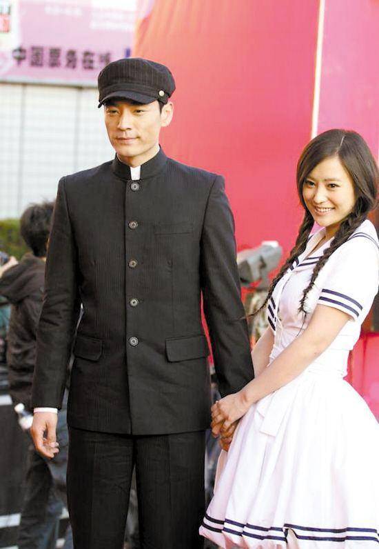 当初她和前男友邓超出演电视剧《少年天子》时,郝蕾的容貌之美可谓