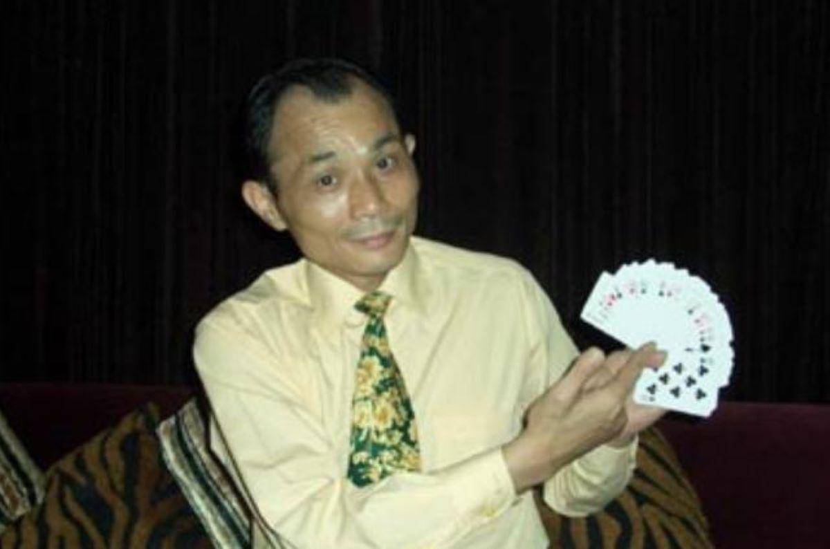 尧建云花150元拜师,成为亚洲赌王,双腿截肢后才想起师父的忠告_杨红光