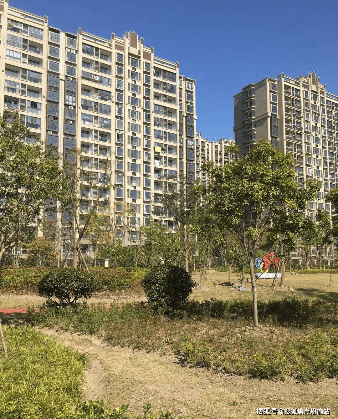 自驾:项目附近就是林海公路和南奉公路,可接驳:上海绕城高速,浦星公路