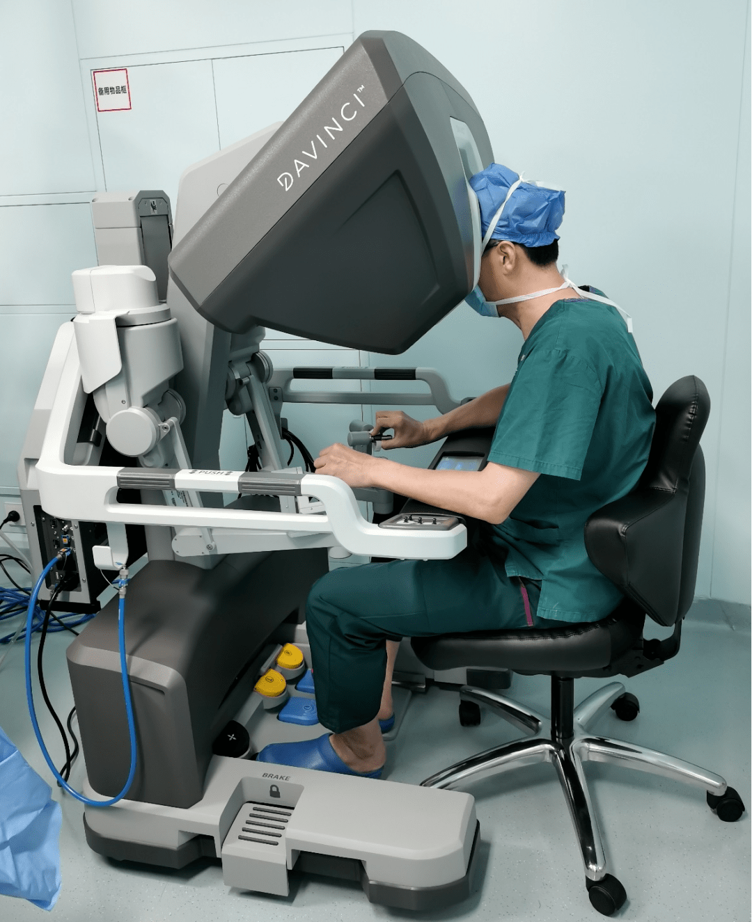 "机器人 医生"完美配合!妇儿中心首台第四代"达.