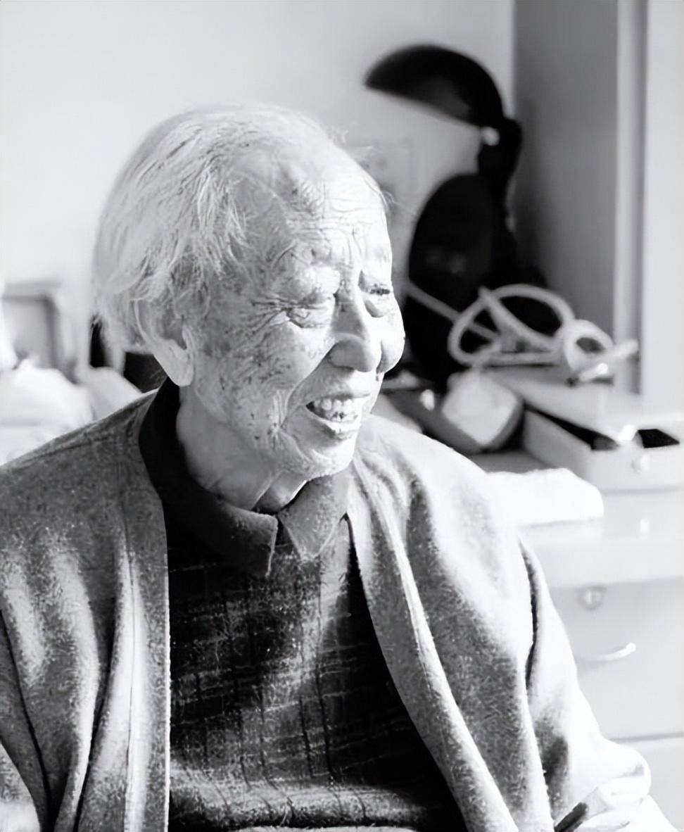 国医大师李玉奇,行医60余载,善治脾胃病,他的舌诊技艺堪称一绝_中医药