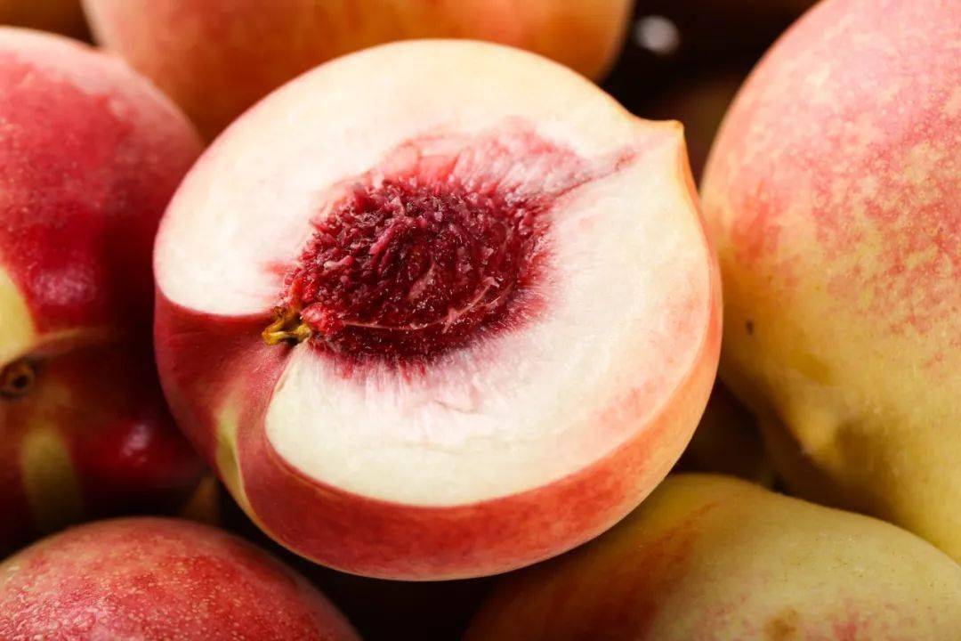 口感很好来自青岛的金秋蜜桃小味这就给你推荐一下小伙伴们别急别急