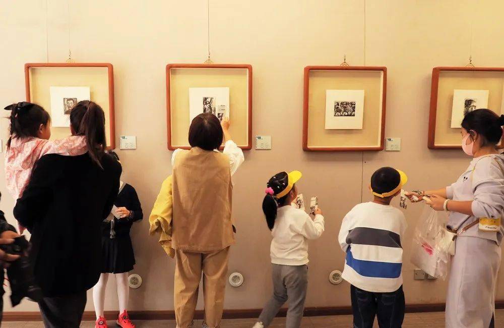 太原美术馆(太原画院)始终秉持着"艺术为人民服务,以美育人,以文化人"