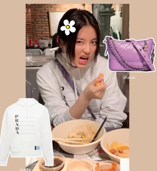 杨超越身材绝了!穿洛丽塔配奶奶鞋,走出来时直线腿酸了!