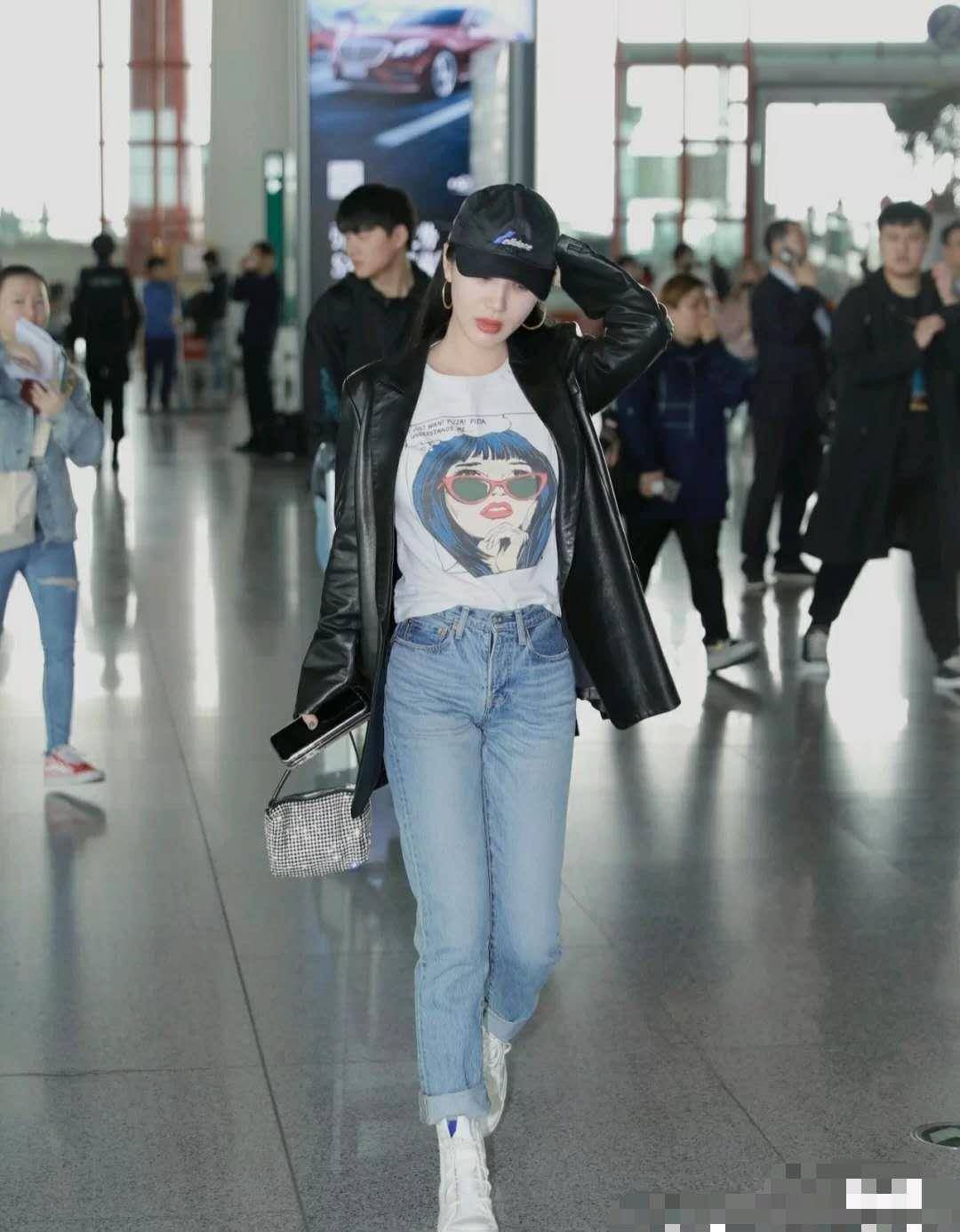 李菲儿的衣品时髦又娇媚宽松单品穿出紧身效果好身材藏不住