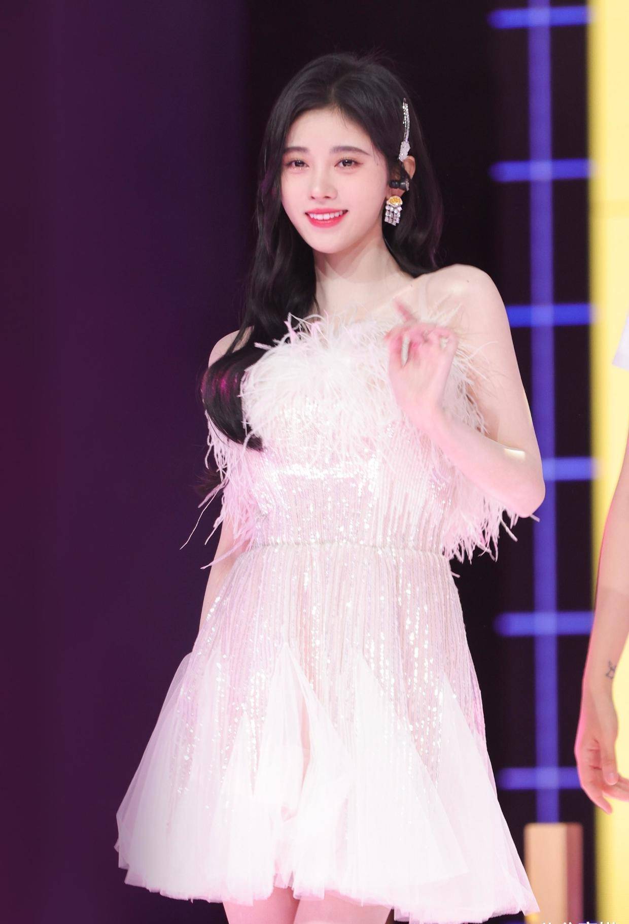 鞠婧祎又美出圈了!