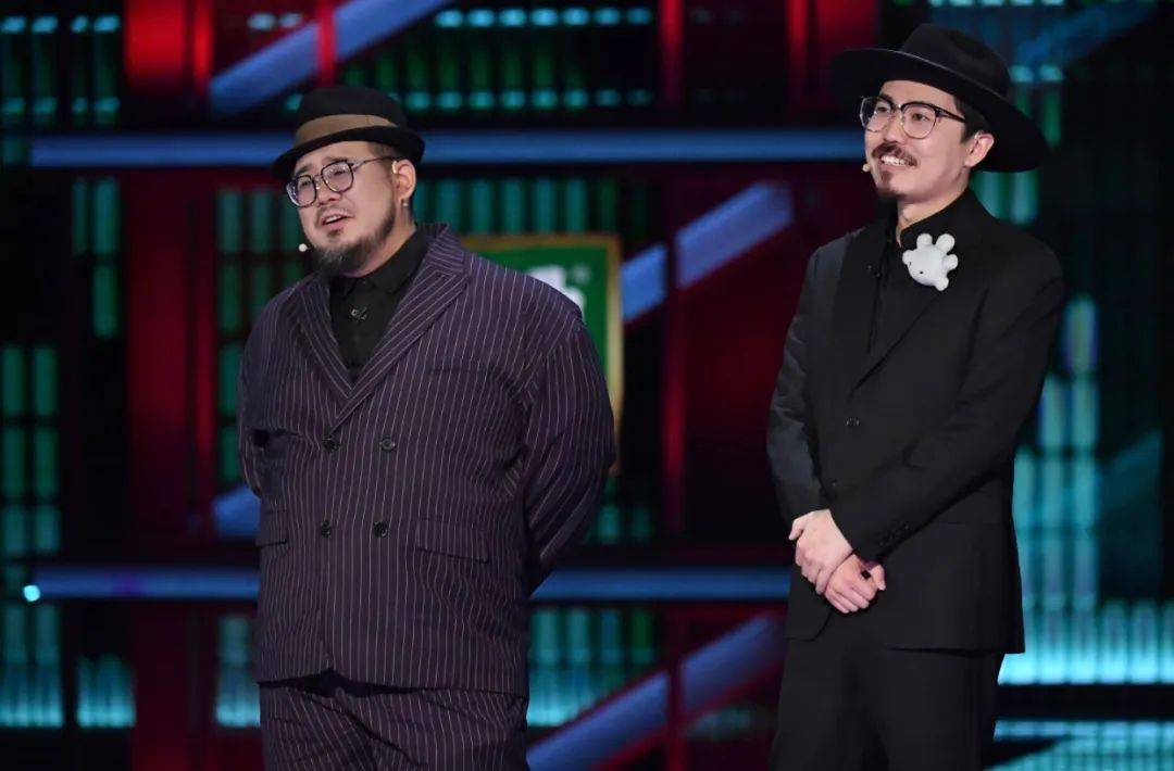 晃晃:"我在阴暗的小路上走着走着……"大木:"安全到家了!