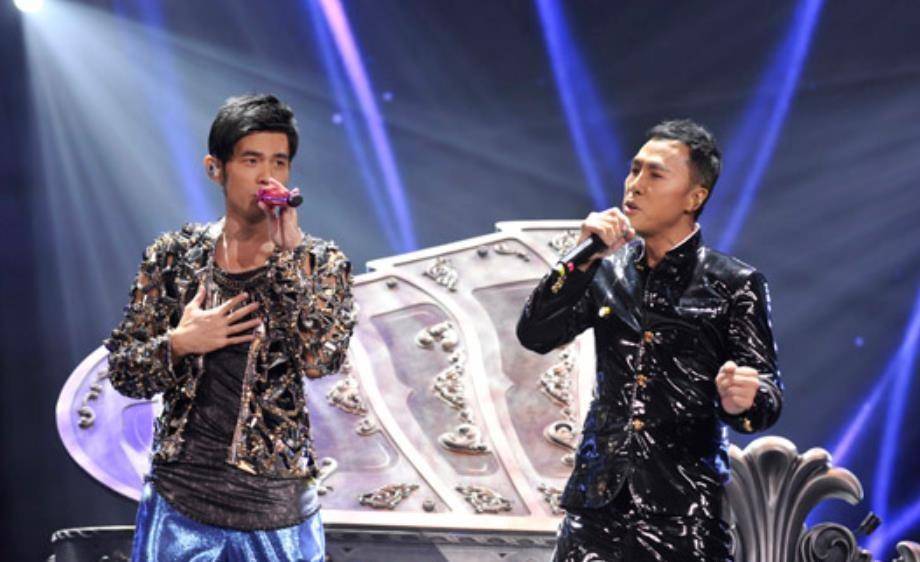 周杰伦甄子丹先后现身"包裹"凯旋门,结果遭网友调侃,太逗了_手机_包括