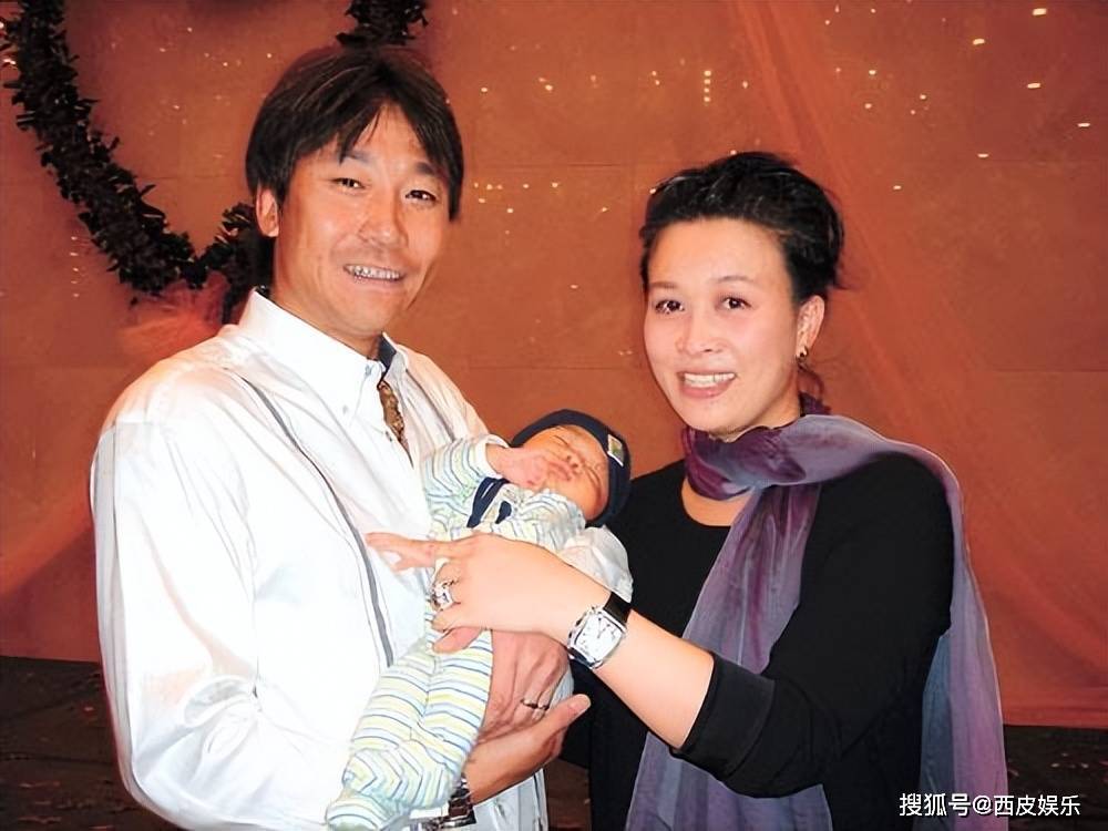 农村出生的满文军,可以说经历无数的艰难困苦,一路过关斩将到红遍全国