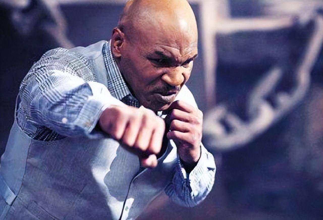 谈到李小龙,拳王泰森曾口出狂言:若拳击没有规则,我能打死他_功夫