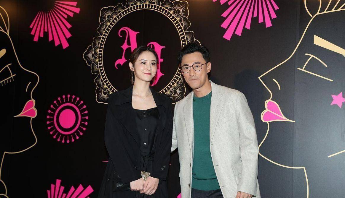 张馨月为了贴近林峯还挺拼的,穿着有点显老的衣服,但气质能扛住_造型