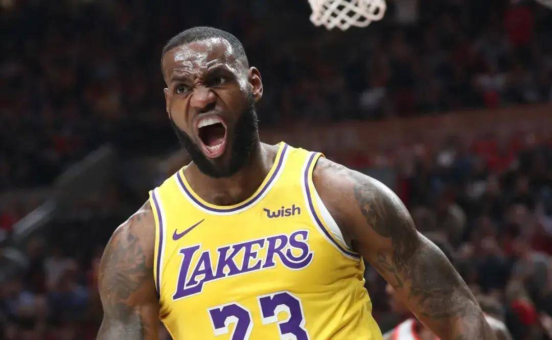 詹姆斯被"狂犬"咬了!半个nba替老詹喷他_colby_比赛_下巴