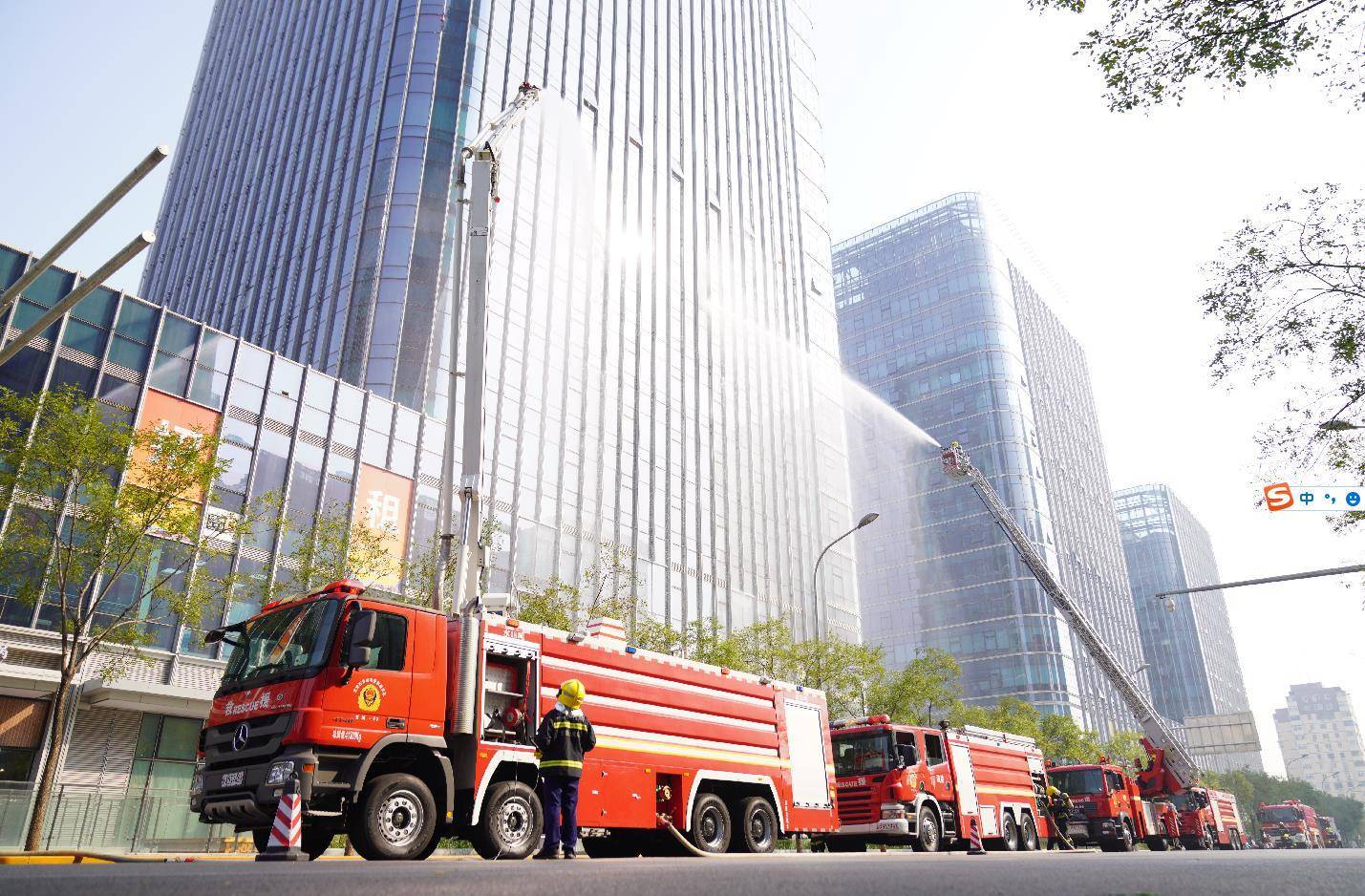 石景山消防开展"防灭一体化"高层建筑灭火救援实战演练_力量_火灾