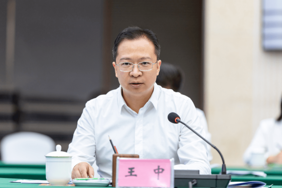 67我县举行"天地灵气 逍遥巫溪"招商推介暨集中签约活动 李卫东王中