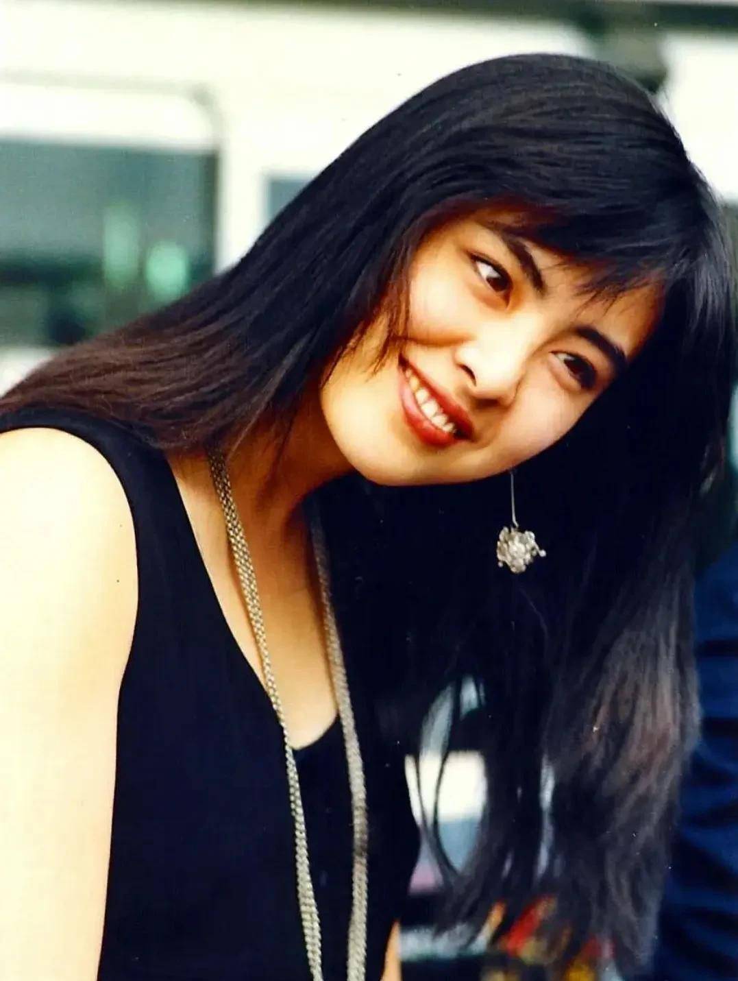 1992年随爷爷回老家安徽舒城,捐资修的马路,没想到王祖贤的老家还跟我