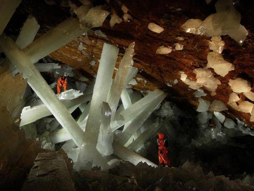 沙漠底下的“水晶宫”，最大水晶长11米，没有人能成功带走一根