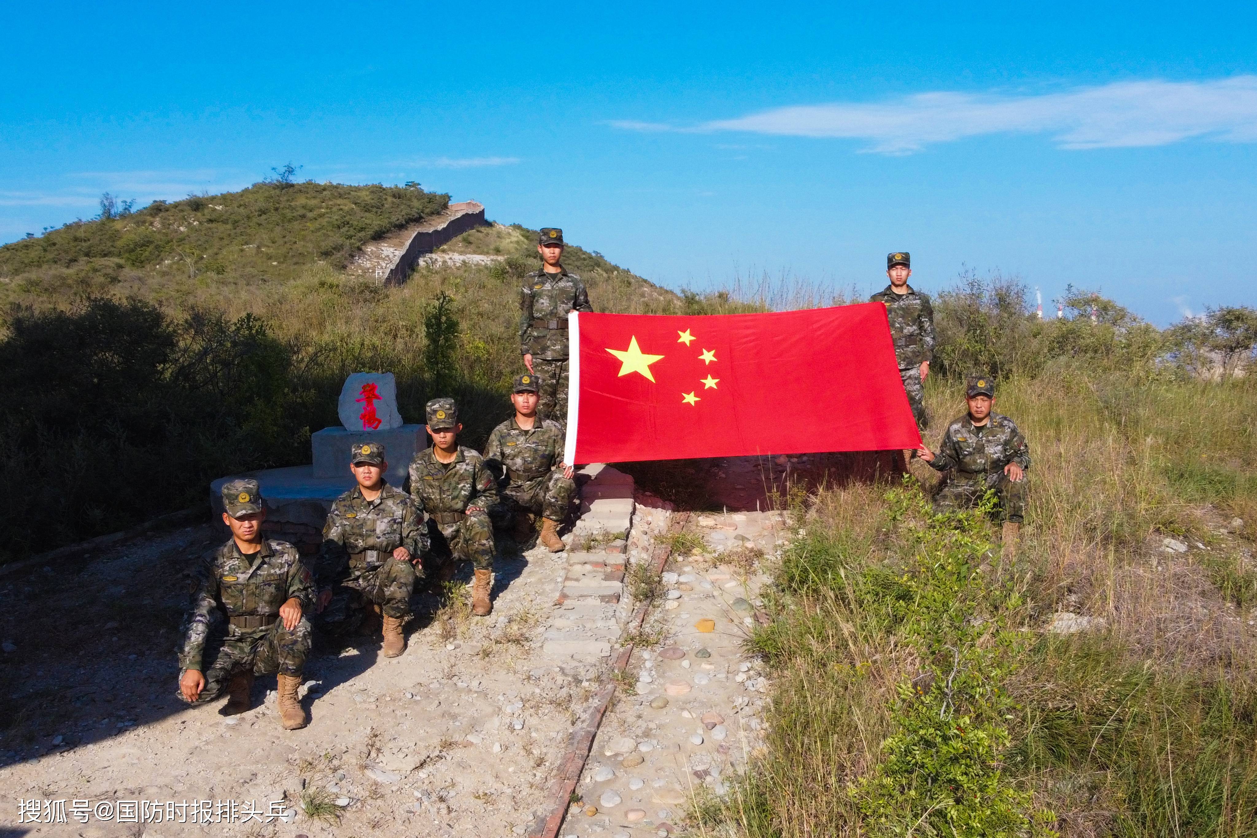 军人与国旗的最美合影!武警河北省总队官兵向祖国告白:我爱你,中国!