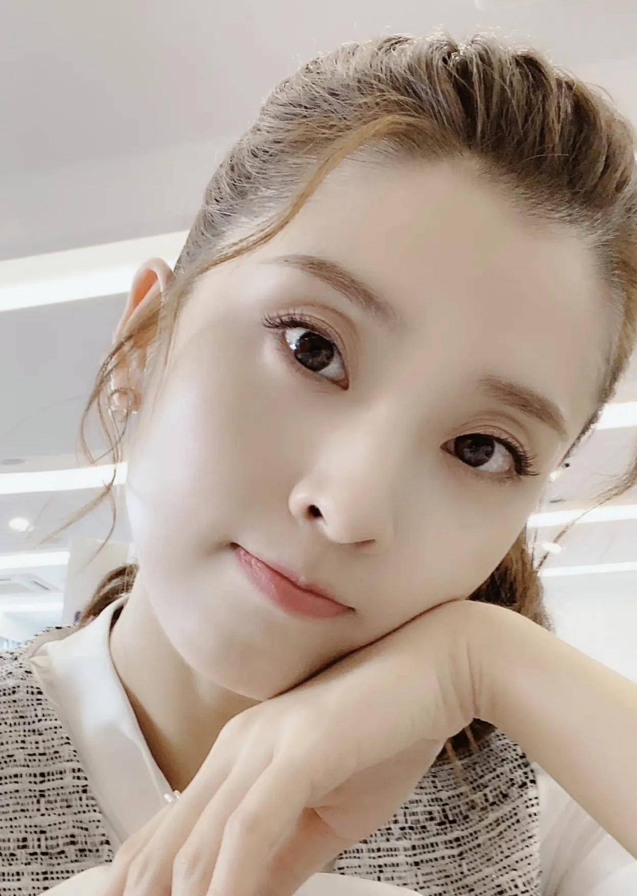 女星李若嘉写真合集:清纯唯美,靓丽娇艳_唯美_写真_李若嘉