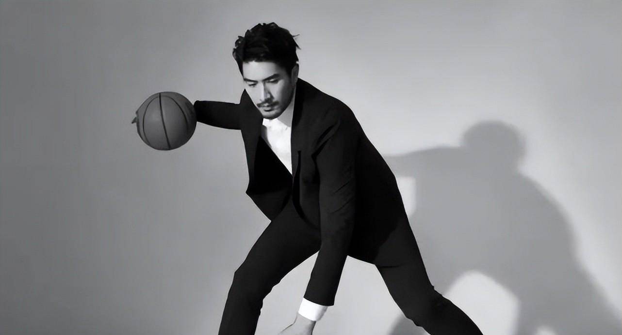 高以翔38岁冥诞,家人好友前往墓地缅怀,还为他送去一份特殊礼物_卢毅