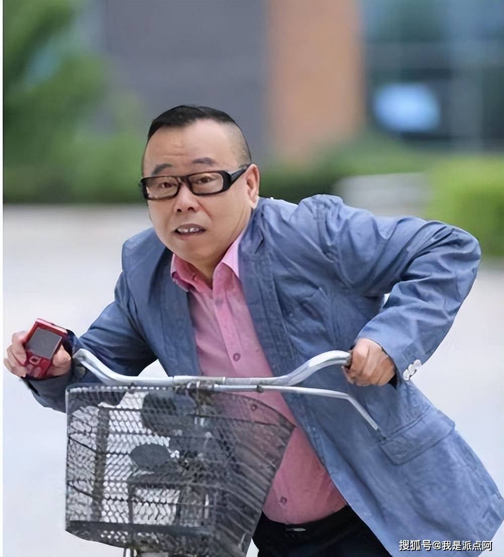 潘长江有很多外号,比如"小陀螺""小酷派"等