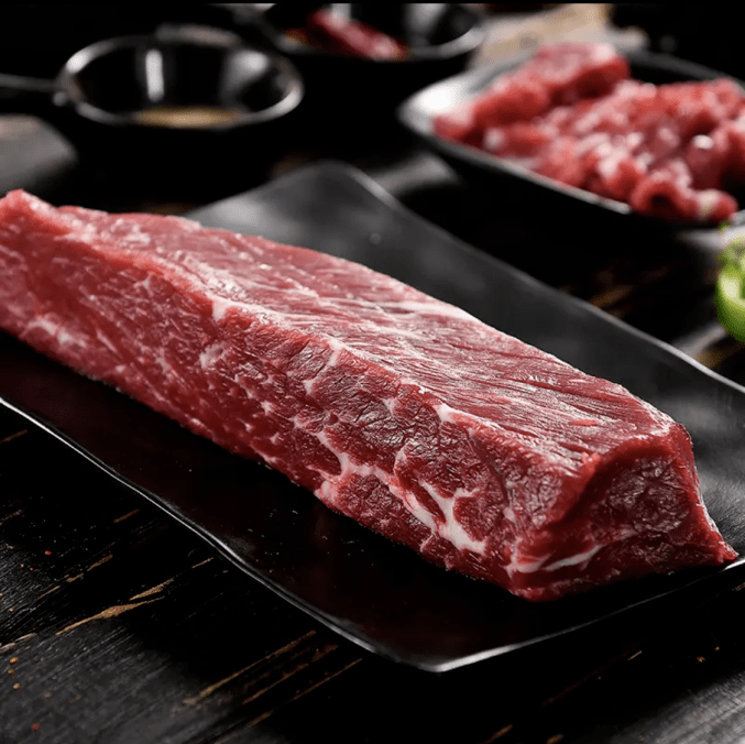 在"三扒"中作为"针扒"的米龙是三者中最嫩的,牛米龙属臀肉,瘦肉较多