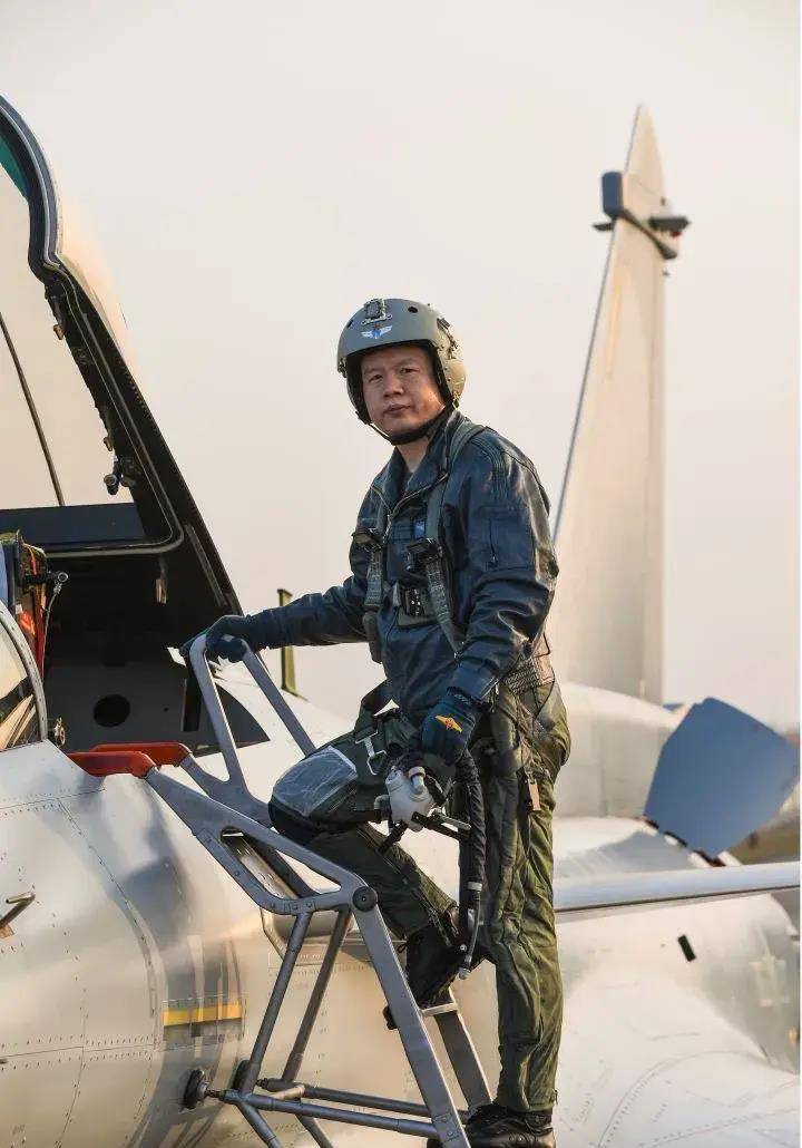 2020年9月,王建东驾驶歼