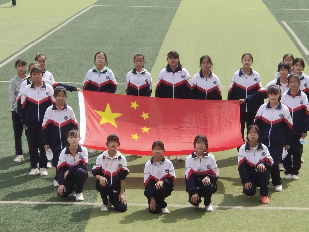 少先队员与国旗合影永登县少先队员和国旗合影我想对党说@不忘初心