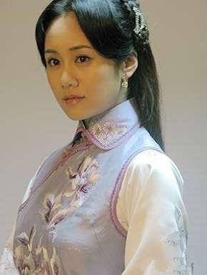 人人认识的刘芸,却遭遇两次辟腿,嫁大18岁郑钧,一家三口好幸福_聂远