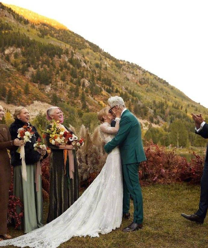 《银河护卫队》导演詹姆斯古恩举办婚礼 两人从2015年恋爱 