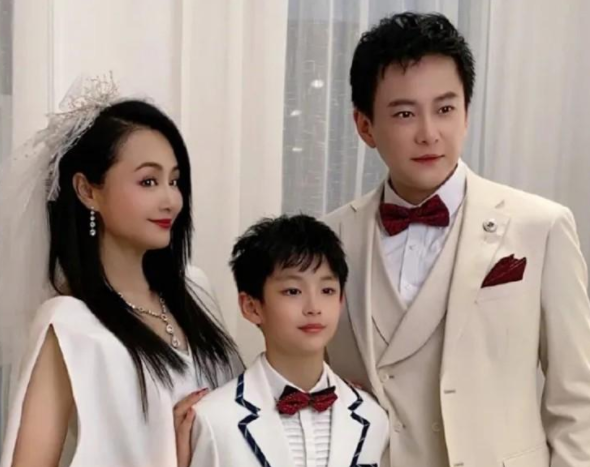 娱圈6位公认的顶级美人,在儿子的颜值上参与感都不强呀_蒋勤勤_何晴