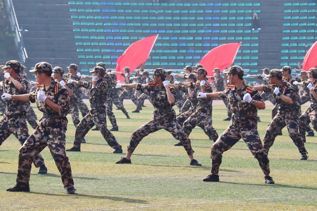 军训汇演|小绿人,你真的很不错!_sisuers_未来_歌乐山