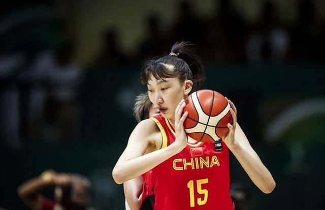 女篮世界杯决赛：历经百战，中国女篮凤鸣美国女篮世界杯