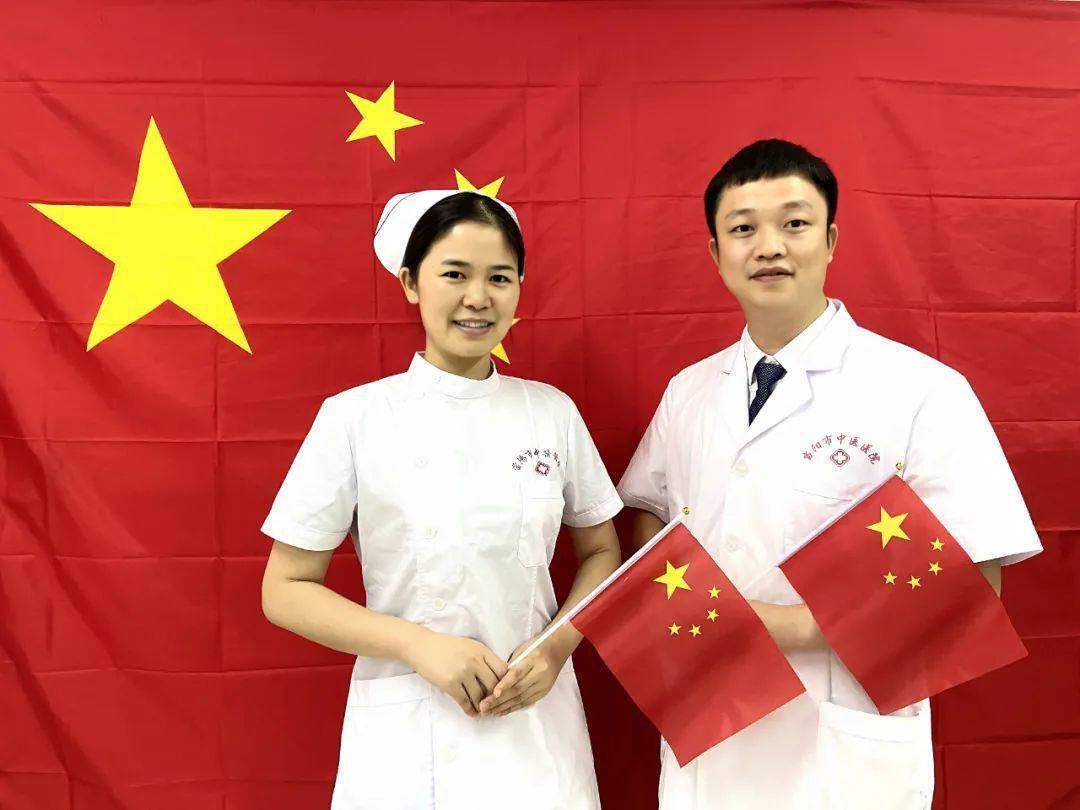 的赤诚忠心岁月虽颤抖了他的双手今年91岁的"英雄机长"吕和老来多健忘