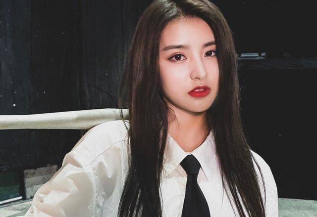 《站稳了朋友》开播,金子涵不再是颜值担当,新的颜值担当是她_妮克