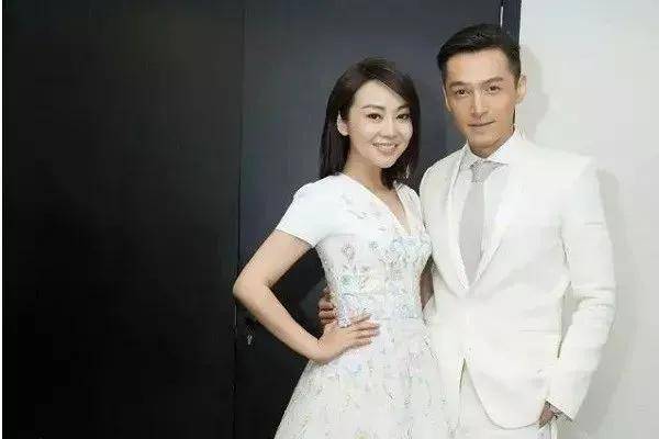 穿越大半个中国去睡你,46岁脑瘫网红诗人与90后男友结婚_闫妮_余秀华