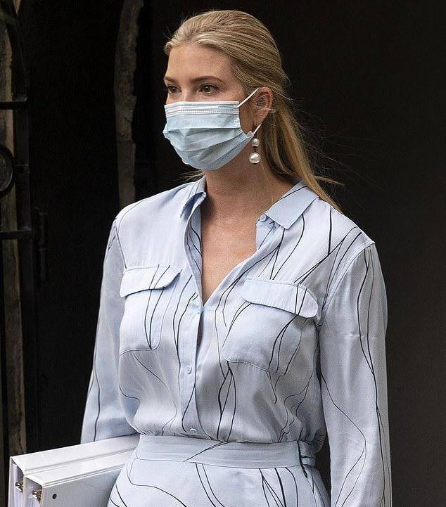 伊万卡度完假总算营业了!