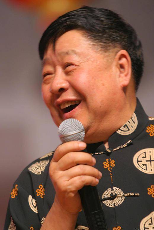 一代相声大师马季,不顾个人荣辱,为德云社亲手题词力挺郭德纲_老爷子