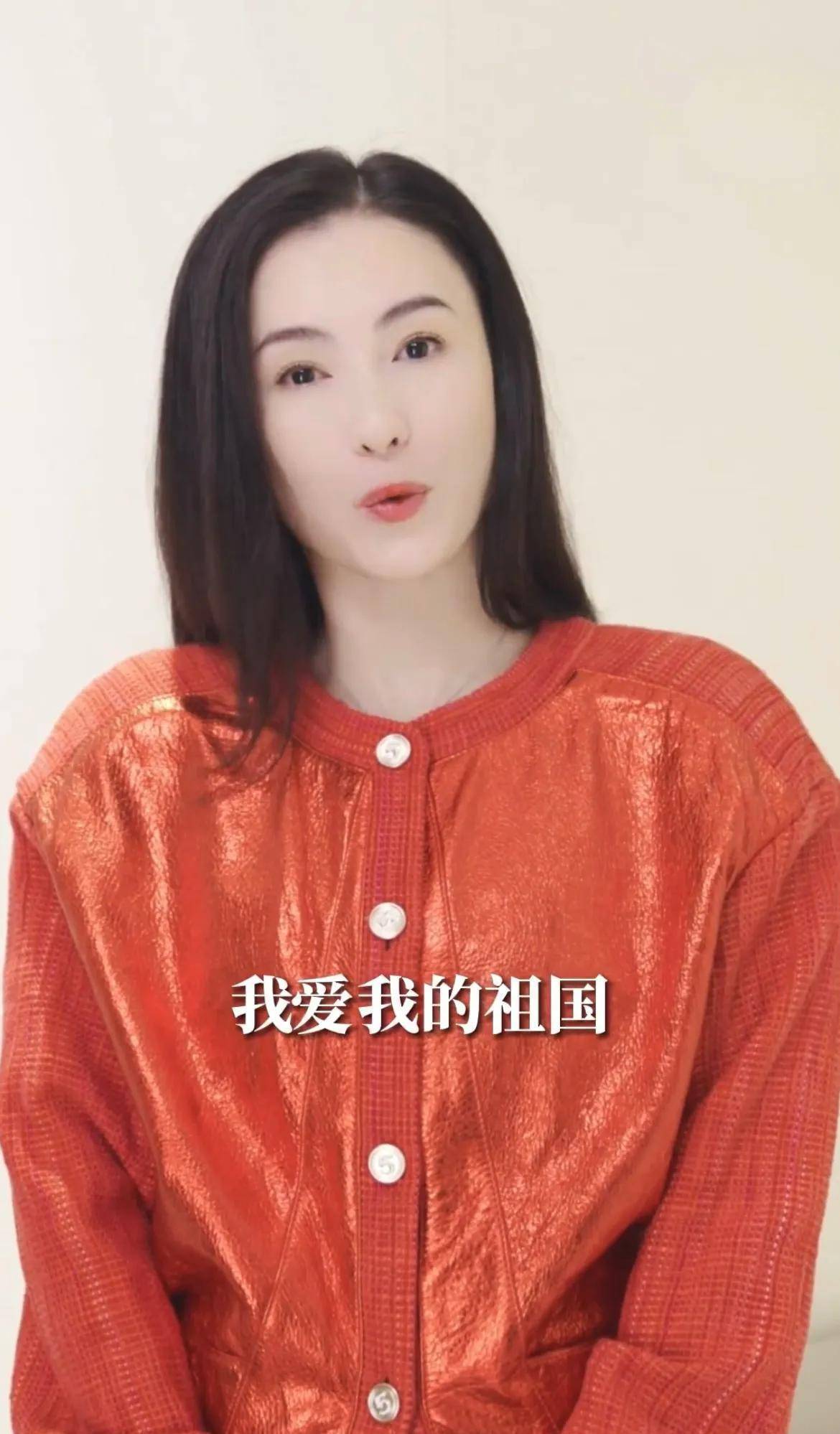 张柏芝儿子lucas为祖国庆生,用简体字写国庆节快乐,港普很温柔_卢卡斯