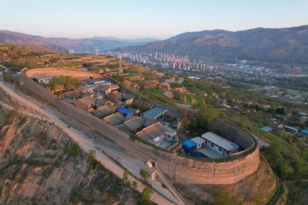 郭永强 李竹青)城关镇是武山县城所在地,东接洛门,西连山丹,南邻四门