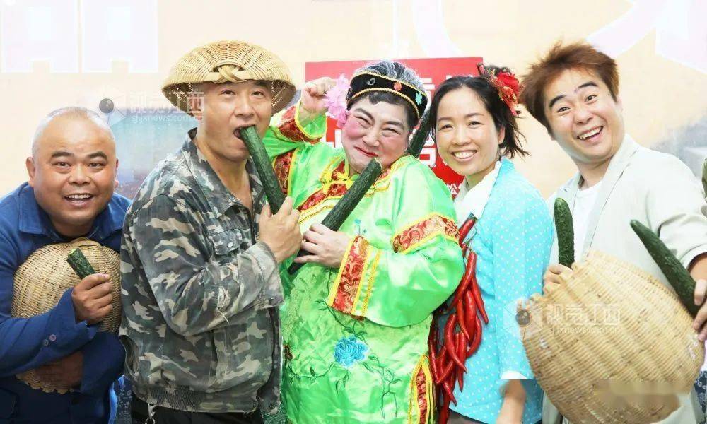 袁州的这个表情包有些夸张_彬江镇_英山村_表演