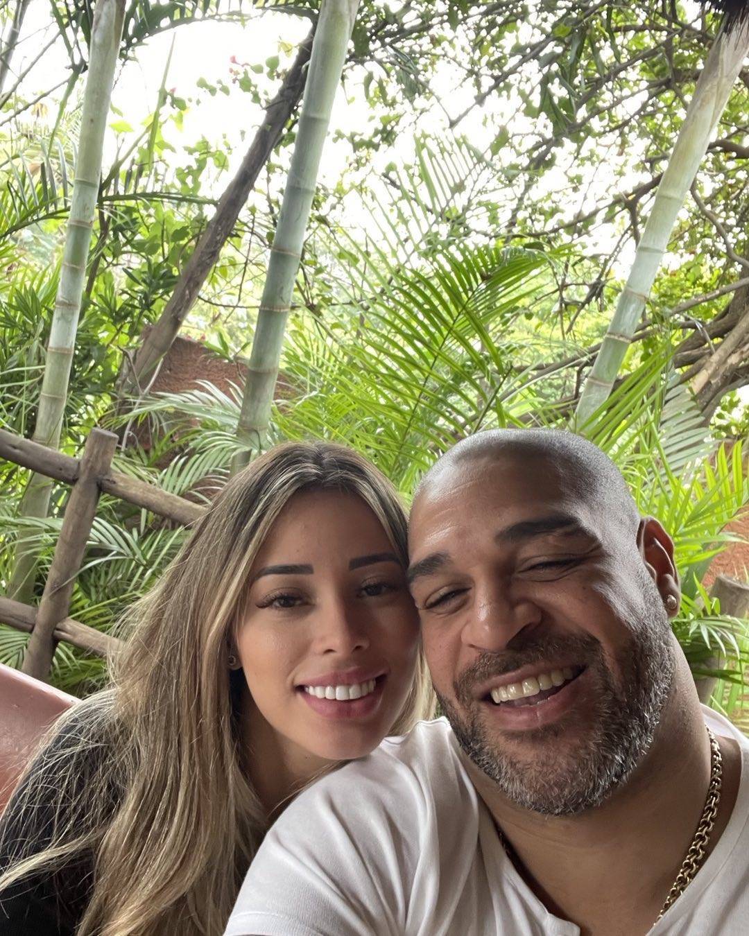 阿德里亚诺第五次与前女友复合,粉丝吐槽:赌你三天内删照片_micaela